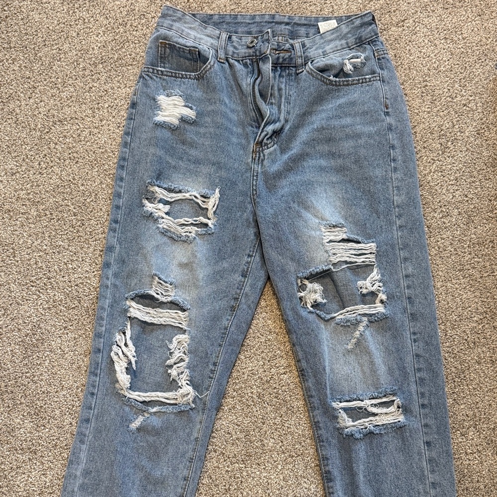 SHEIN women’s size 4 Distressed Blue Jeans